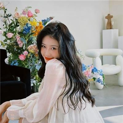 黑衣女孩海报